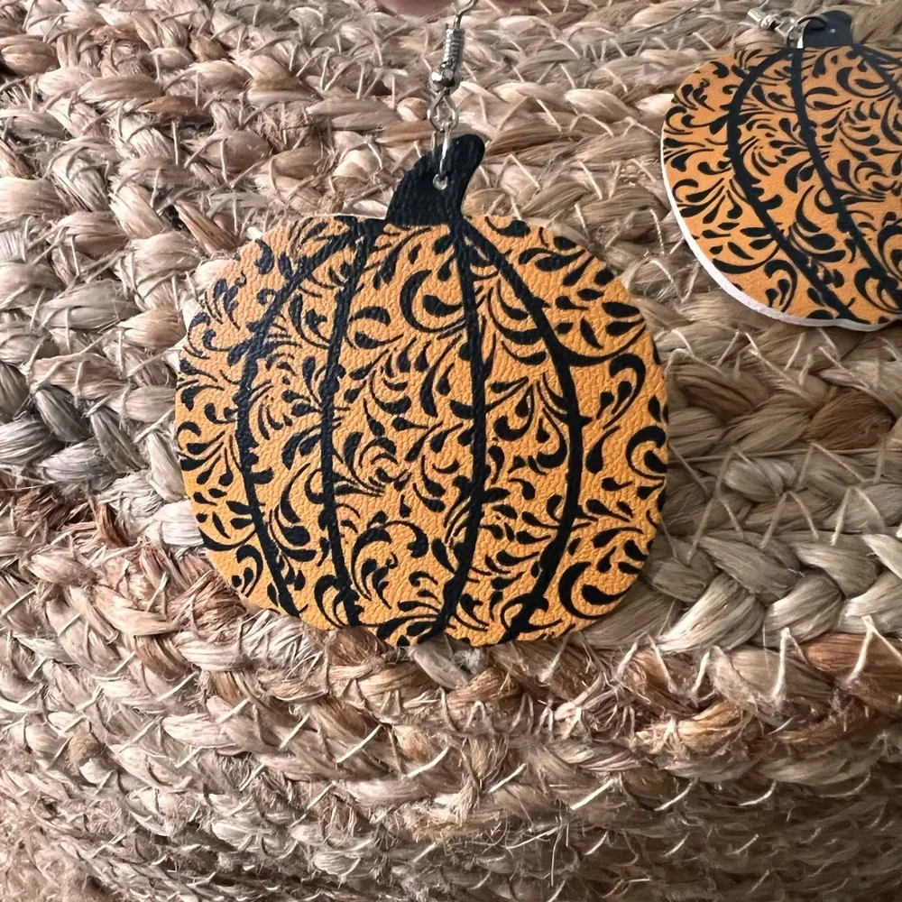 Pumpkin Earrings - Picture 3 of 4